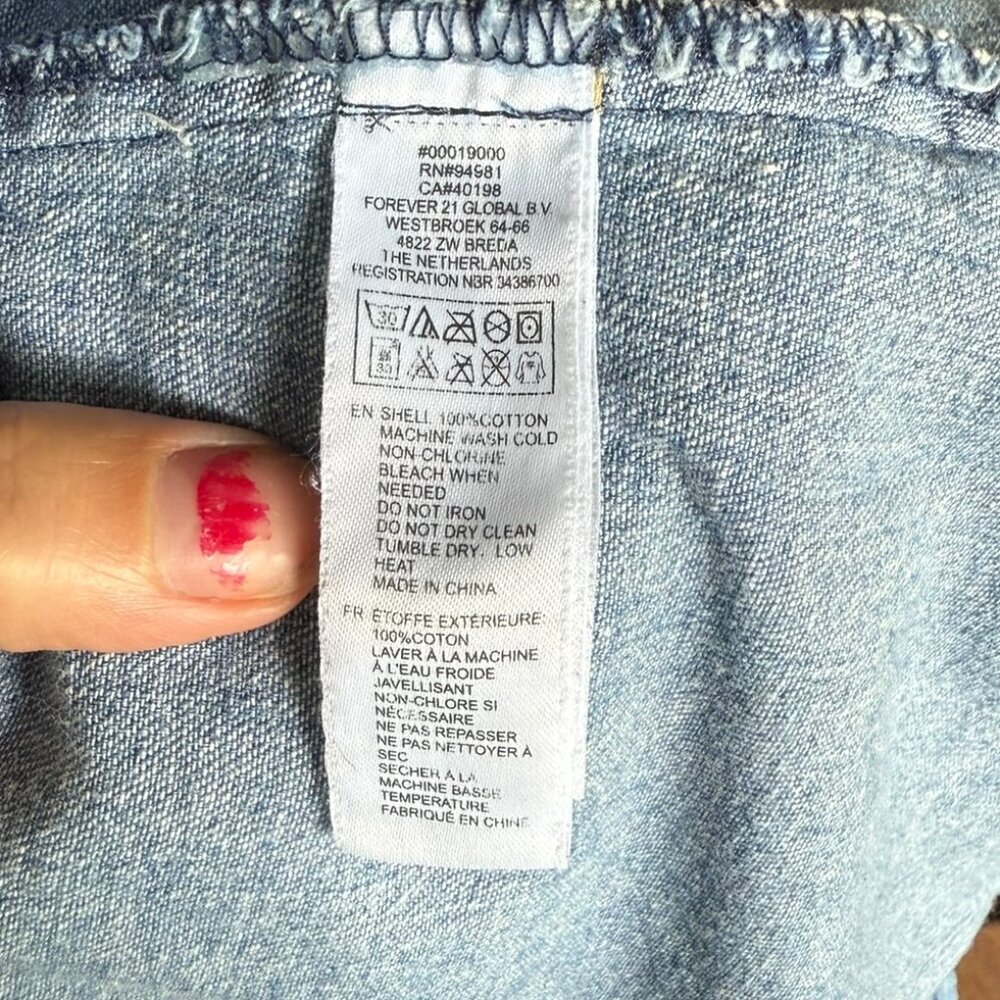 Forever 21 – Premium Denim Button-Down Chambray Shirt – Size S - Picture 7 of 7